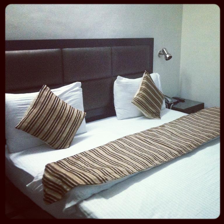 Hotel Pk Residency Noida Room photo
